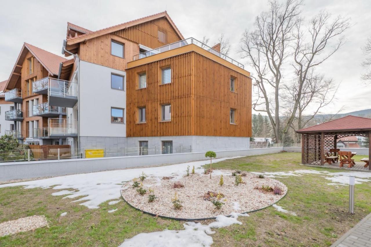 Stonehill24 - Apartament & Spa ชกลาร์สกา ปอเรมบา ภายนอก รูปภาพ