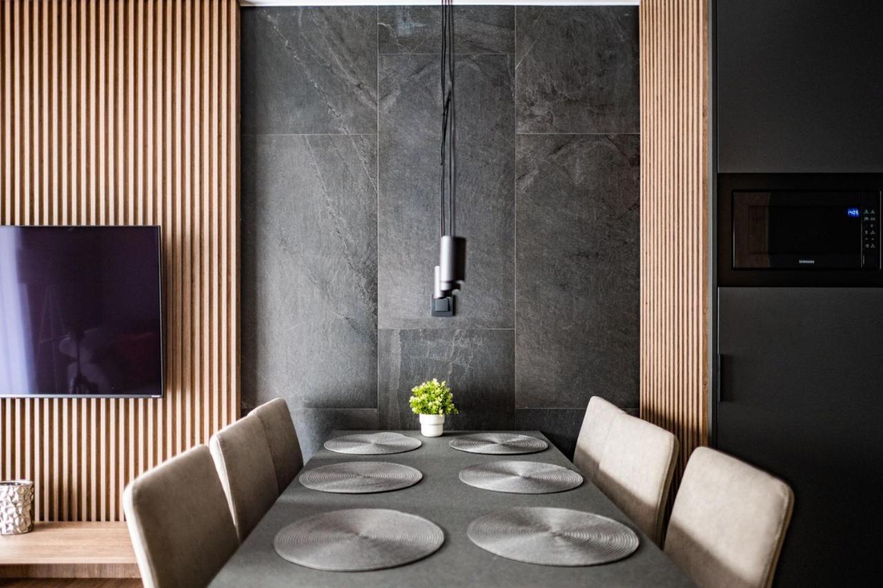 Stonehill24 - Apartament & Spa ชกลาร์สกา ปอเรมบา ภายนอก รูปภาพ